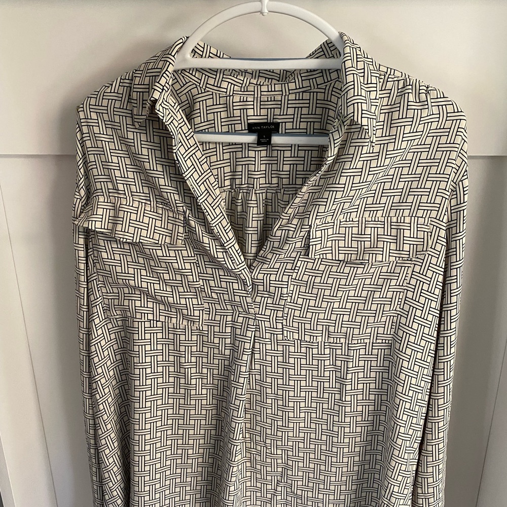 Ann Taylor Large long sleeved patterned blouse
